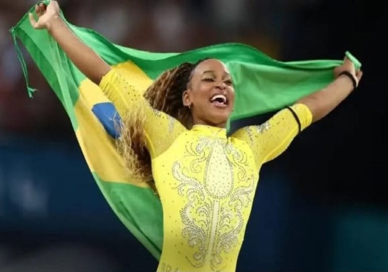 Rebeca Andrade vence ouro no Pan e emociona o Brasil com retorno histórico