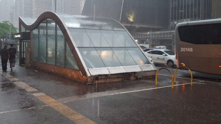 São Paulo amanhece com nevoeiro e previsão de chuvas nesta sexta-feira (26)