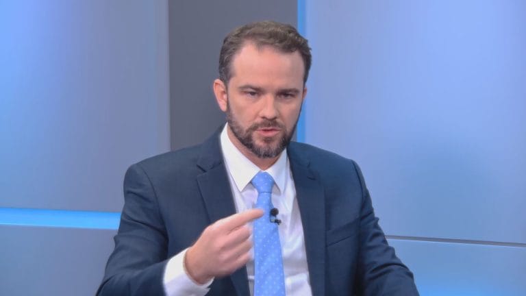 Selic cai a 14,25% e Itaú prevê mais dois cortes até o fim do ano
