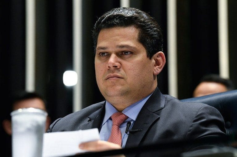 Senado vota hoje PEC que garante aposentadoria especial para agentes de saúde