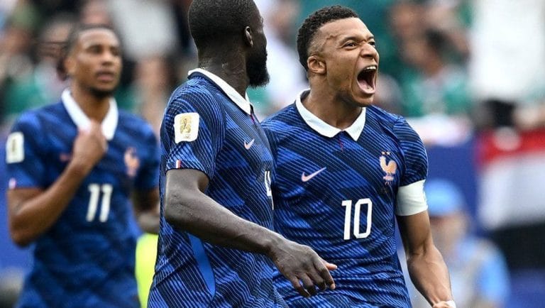 Tempestade paralisa França x Iraque na Copa e deixa jogo em aberto