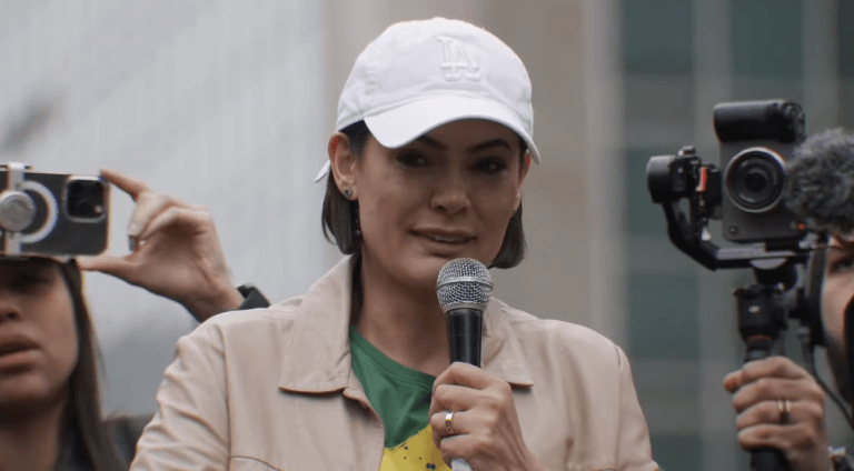 Vídeo de Michelle revela disputas familiares e desafios para Flávio Bolsonaro