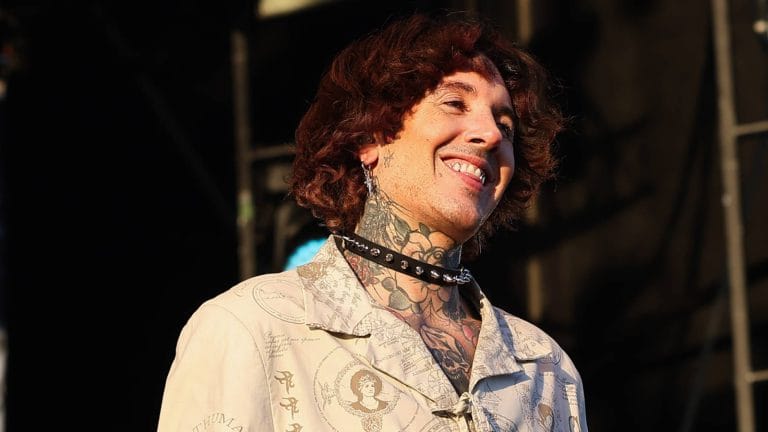 Vocalista do Bring Me the Horizon explica por que convida fãs ao palco