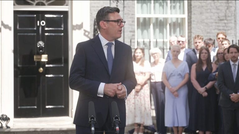 Andy Burnham anuncia redução de impostos sobre eletricidade no Reino Unido