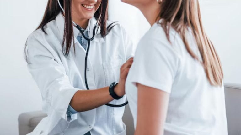 Ansiedade ou problemas cardíacos? Entenda os sintomas e a necessidade de atenção