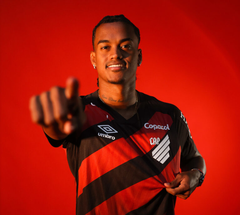 Athletico contrata Kerwin Vargas por US$4 mi e chega a 11 estrangeiros
