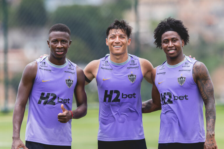 Atlético-MG fecha elenco com nove estrangeiros após chegada de Borbas