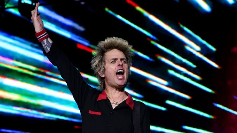 Billie Joe Armstrong lidera tributo aos 50 anos dos Ramones em agosto