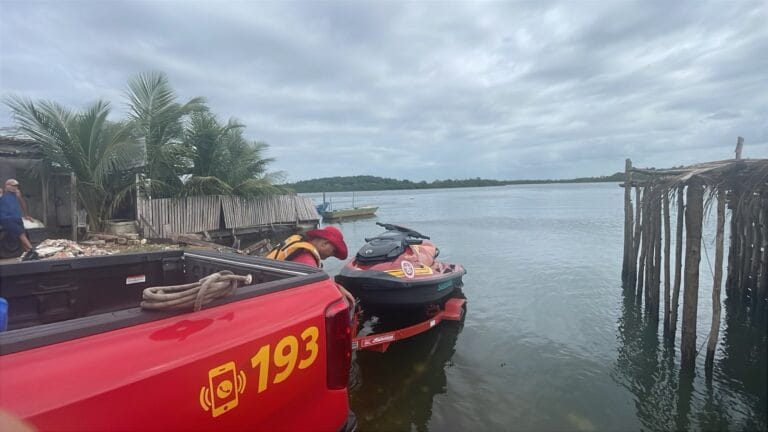 Bombeiros encontram corpo de adolescente que desapareceu no Rio do Sal, em Aracaju