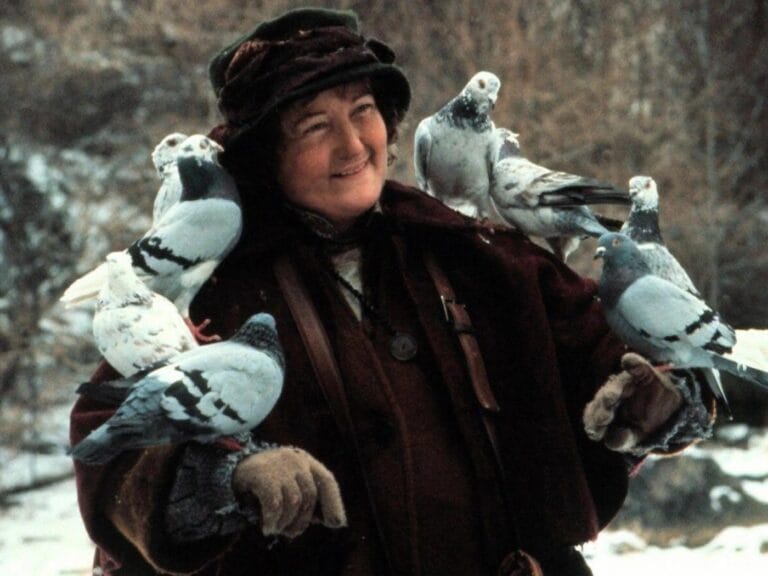 Brenda Fricker, famosa por ‘Esqueceram de Mim 2’, falece aos 81 anos