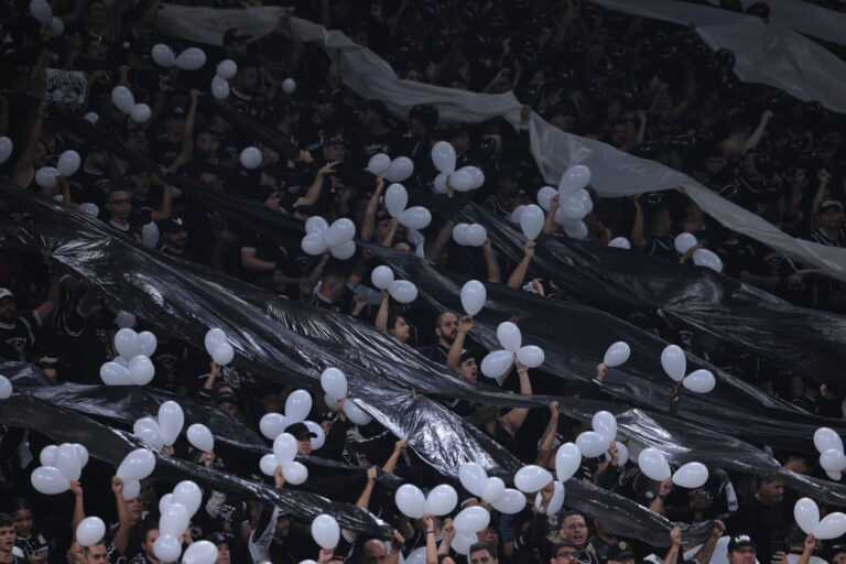 Corinthians encara Athletico-PR com vantagem histórica e ataque em alerta