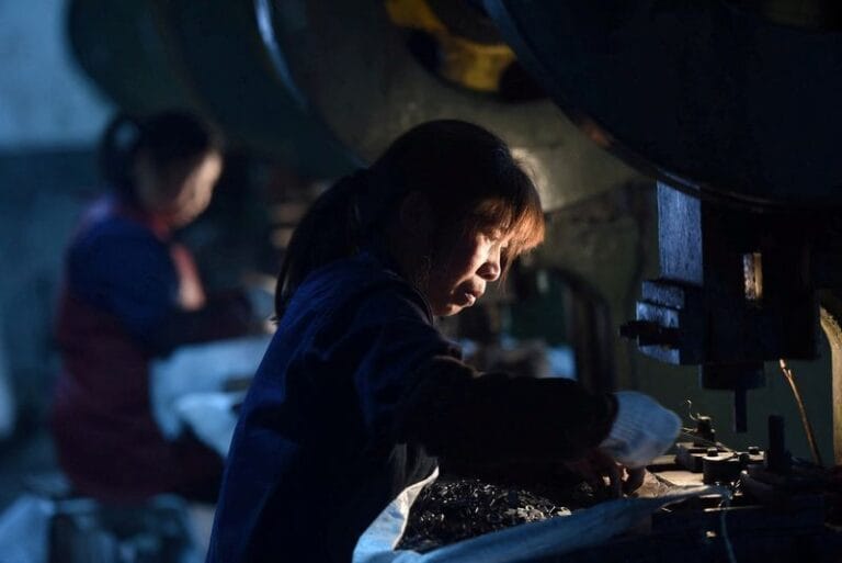 Crescimento da economia chinesa desacelera para menor nível em três anos