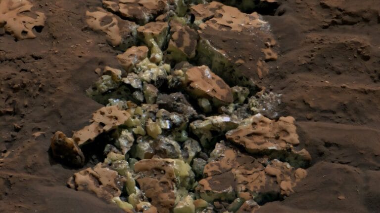 Cristais de enxofre encontrados por Curiosity podem ter origem em asteroides