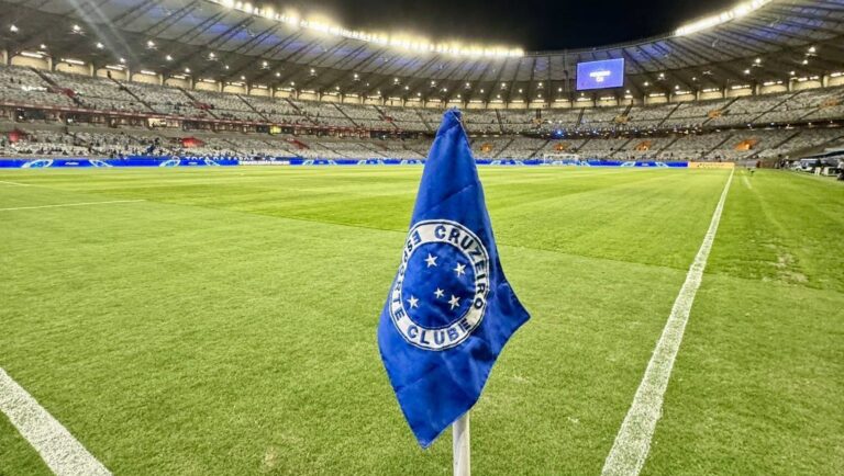 Cruzeiro enfrenta Botafogo no Mineirão em duelo direto por vaga na Libertadores
