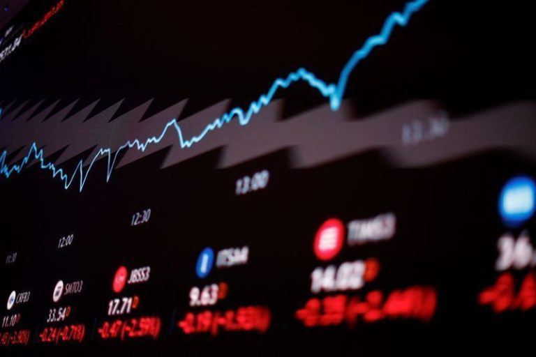 Dólar inicia o dia em alta com atenção nas tensões do Oriente Médio