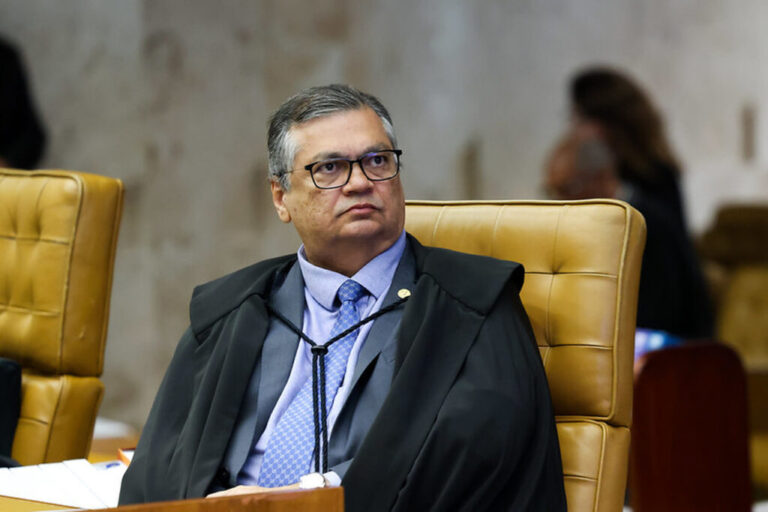 Dino notifica estados e municípios sobre irregularidades em emendas Pix