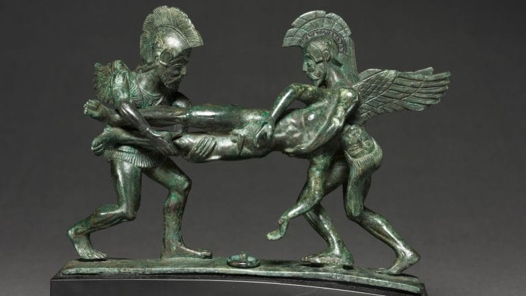 Escultura de 2.400 anos retrata cena da Guerra de Troia com Sono e Morte