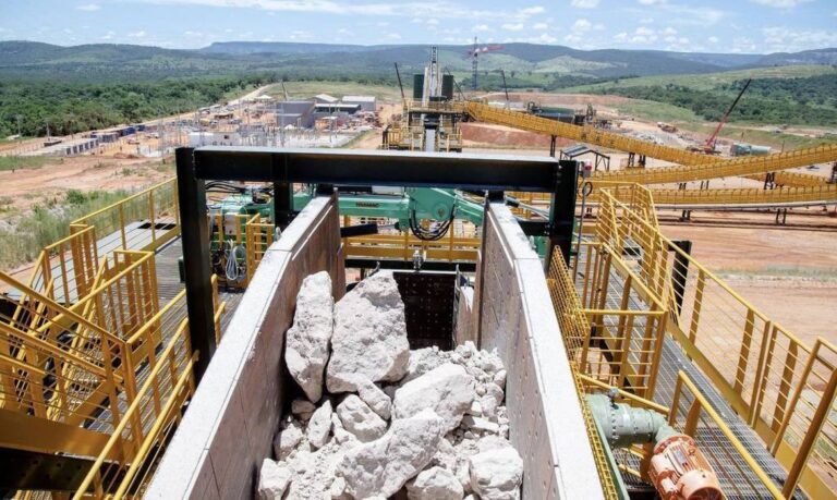 Falta de investimentos trava extração de minerais críticos