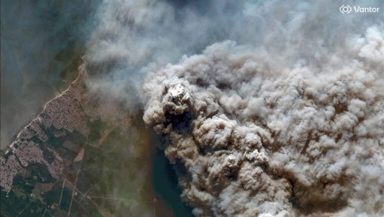 Fogo em Lesbos força evacuação de Plomari; 50 bombeiros e seis aeronaves