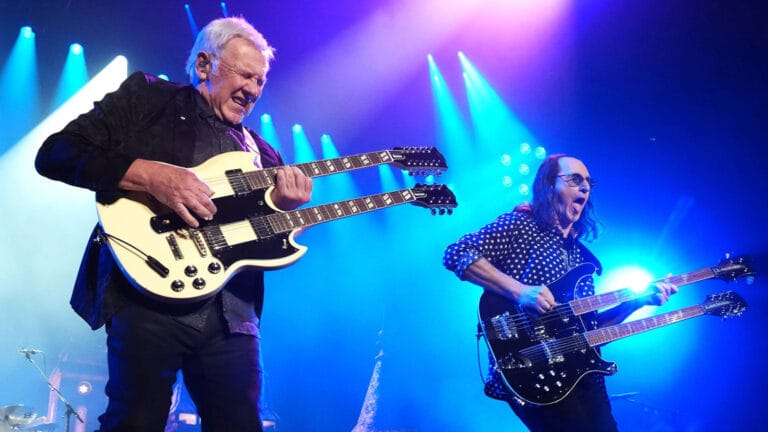 Geddy Lee e Alex Lifeson revivem Rush em jam com ‘Freewill’
