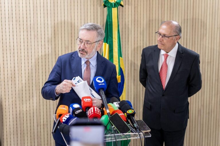 Governo busca diálogo e novos mercados após tarifas dos EUA