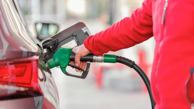 Governo mantém desconto de R$0,44/L na gasolina por mais 30 dias
