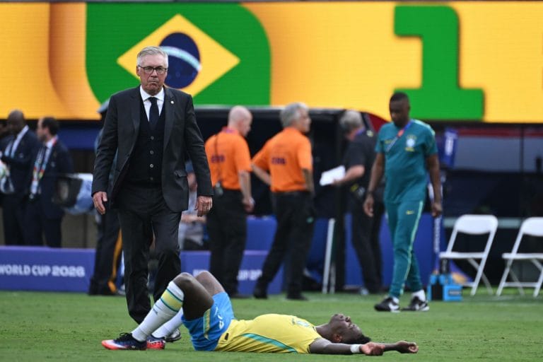 Ibrahimovic critica carreira de Neymar e sugere que poderia ter feito mais