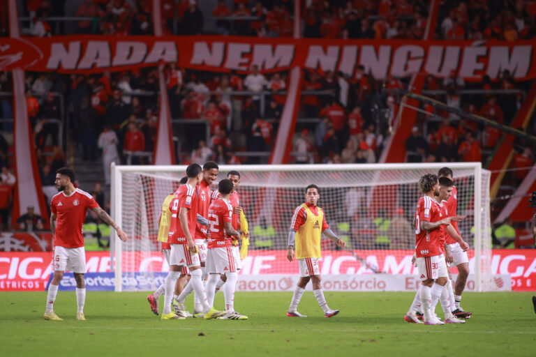 Inter acumula cinco jogos sem vitória e respira por pouco no Brasileiro