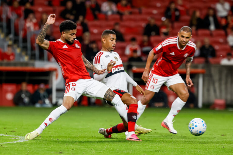 Inter segura Flamengo no Beira-Rio e mantém pressão por recuperação