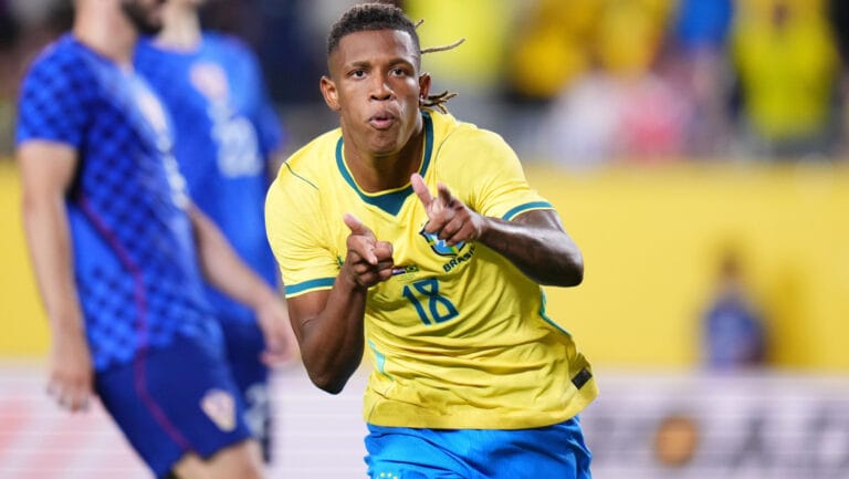 Jhon Arias retoma treinos no Palmeiras após Copa do Mundo