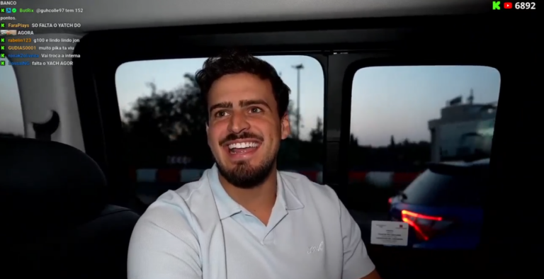 Jon Vlogs compra jatinho e celebra nova conquista