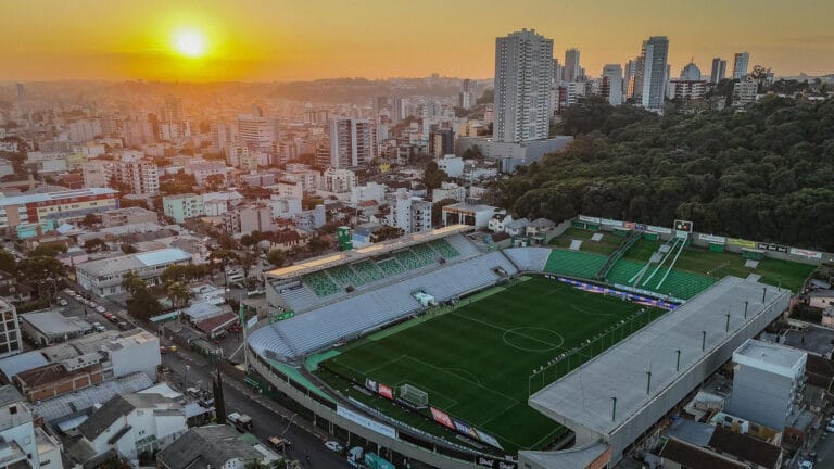 Juventude e Vila Nova se enfrentam no Brasileirão Série B nesta sexta-feira