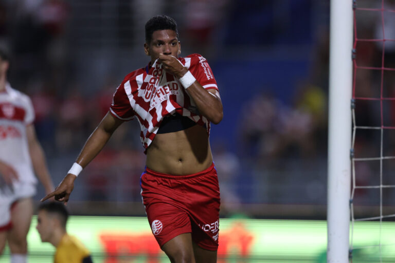 Kauã Maranhão brilha no Náutico após 16 gols e retorno decisivo