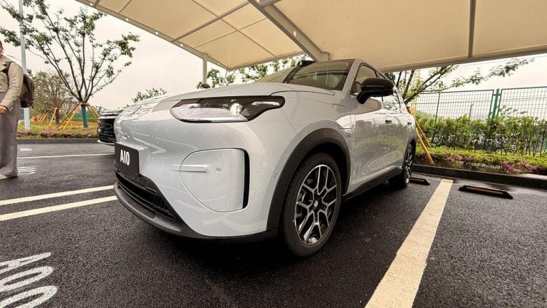 Leapmotor lança D99, sua primeira minivan ultraluxuosa e inovadora