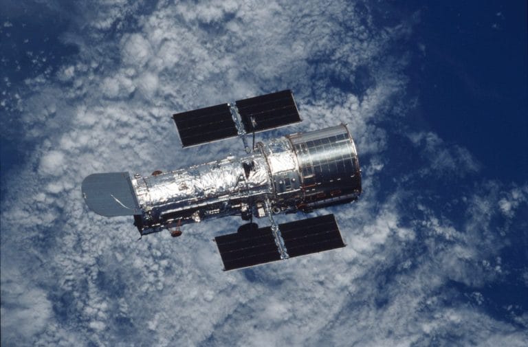 Missão inédita busca salvar o observatório da Nasa do colapso orbital