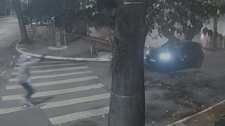Mulher persegue assaltantes após invasão em casa na Cidade Jardim