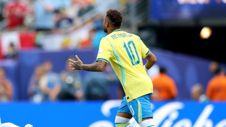 Neymar iguala marca de Pelé ao marcar em quatro Copas do Mundo
