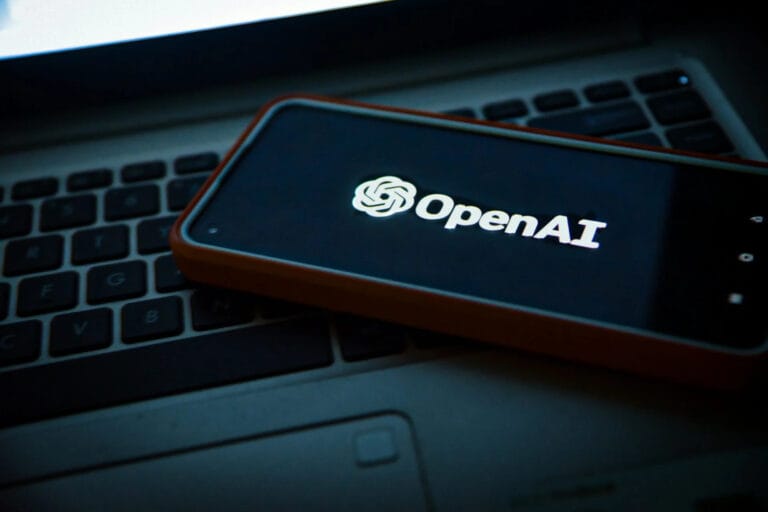OpenAI desenvolve assistente inteligente com bateria e movimento próprio