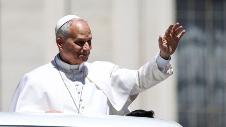 Papa Leão XIV pede diálogo para resolver conflitos no Oriente Médio e na Ucrânia