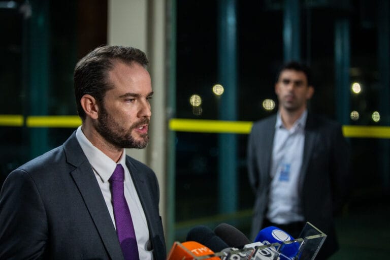 Prazo para EUA decidirem nova tarifa sobre produtos brasileiros encerra hoje
