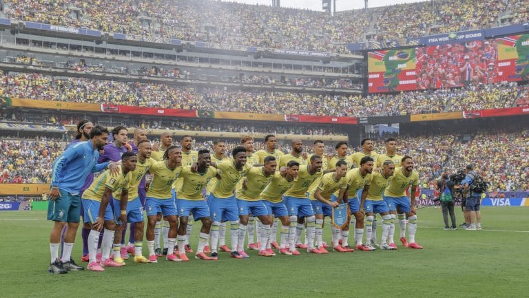Protesto na CBF após eliminação do Brasil na Copa do Mundo 2026