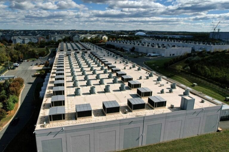 Protestos contra data centers reúnem 142 manifestações em 42 estados dos EUA