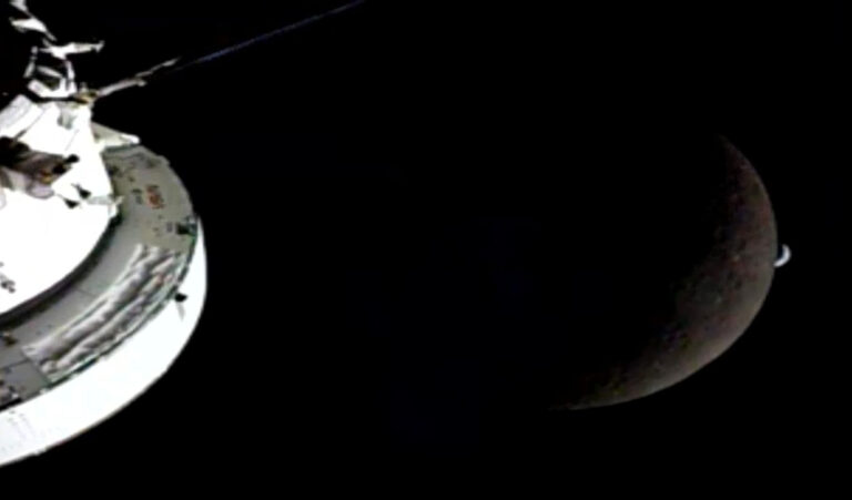 Sonda da Nasa fotografa Terra e Lua em luz visível e infravermelho