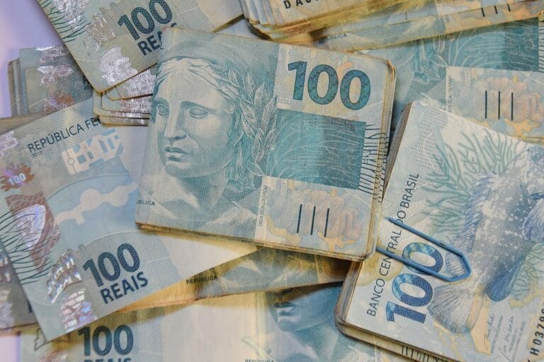 Tarifaço dos EUA pode agravar relação com Brasil, alertam especialistas