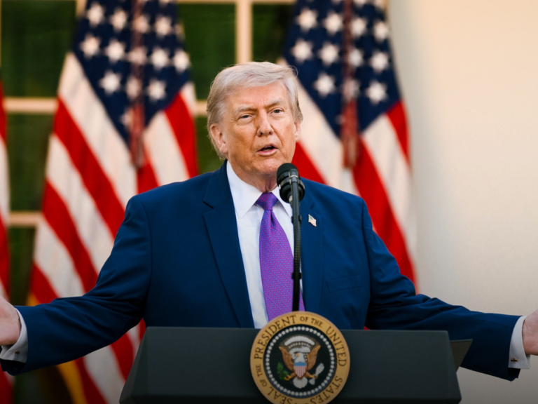 Trump afirma que eleições na Venezuela foram manipuladas por Chávez e Maduro