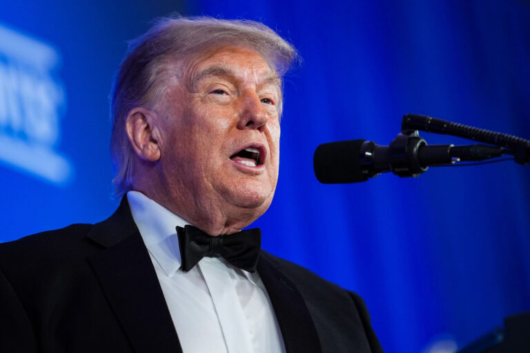 Trump rejeita acordo imediato com o Irã, mas abre espaço para diálogo