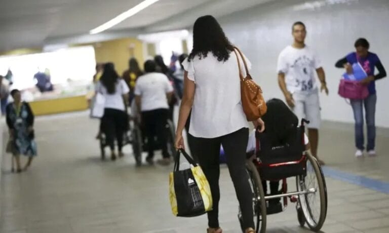 Um passo de esperança para famílias: pais de pessoas com deficiência podem ganhar redução da jornada sem perder salário