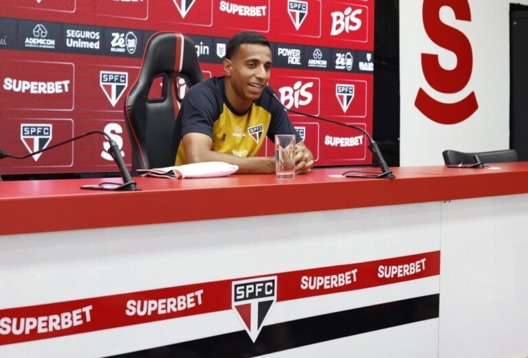 Victor Sá se emociona ao ser apresentado e revela amor pelo São Paulo