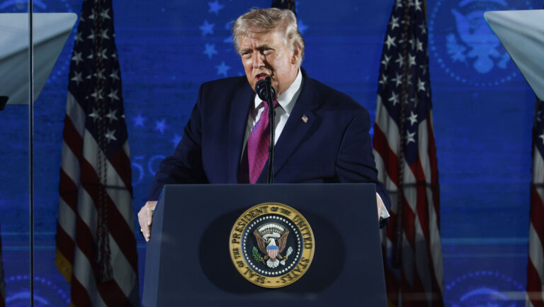 45% dizem que apoio de Trump não aumenta intenção de voto; 20% aprovam