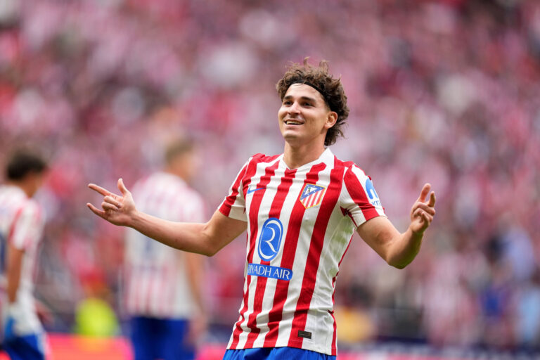 Álvarez ameaçado por conflito, é relacionado para estreia do Atlético